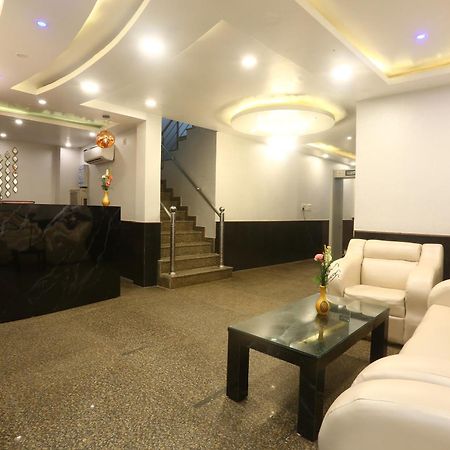 Hotel Earth Delhi  Buitenkant foto